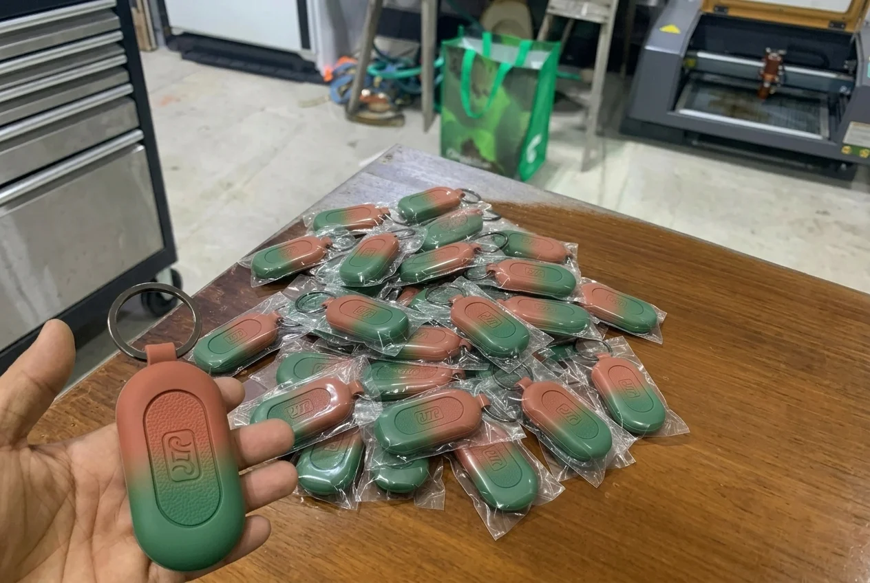 pvc keychain with logo-
